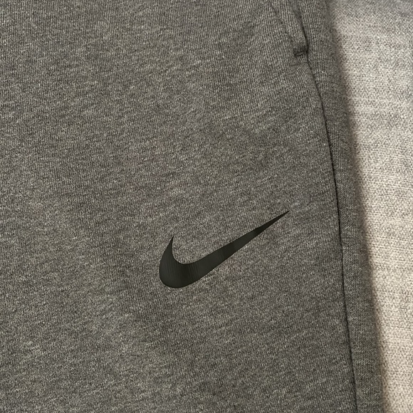 Nike Dri-Fit Men’s Size Large Grey/Black. - Picture 2 of 4